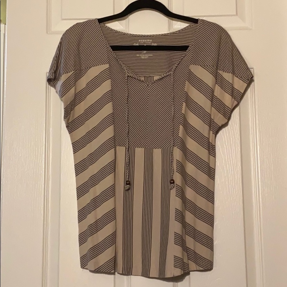 Top - Picture 2 of 3